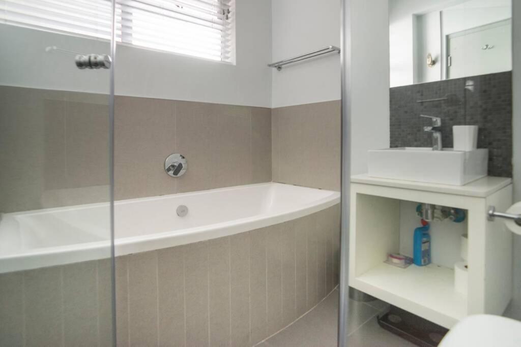 كيب تاون World Travellers Eclectic Apartment المظهر الخارجي الصورة